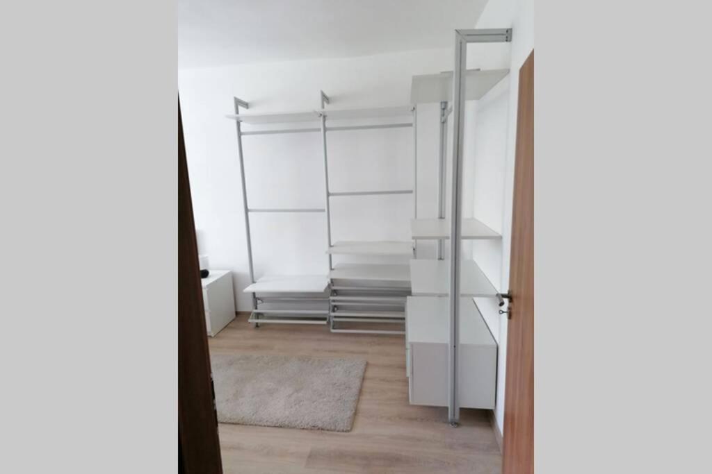 Apartman Blizko Hlavnej Stanice A Centra Mesta バルデヨフ エクステリア 写真