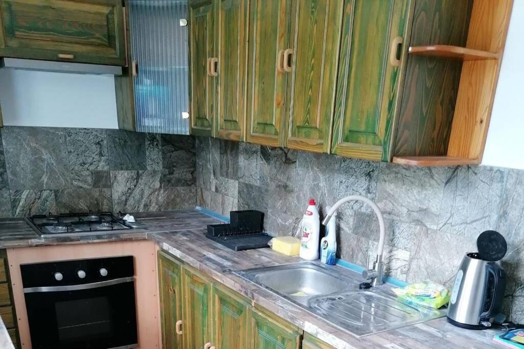 Apartman Blizko Hlavnej Stanice A Centra Mesta バルデヨフ エクステリア 写真