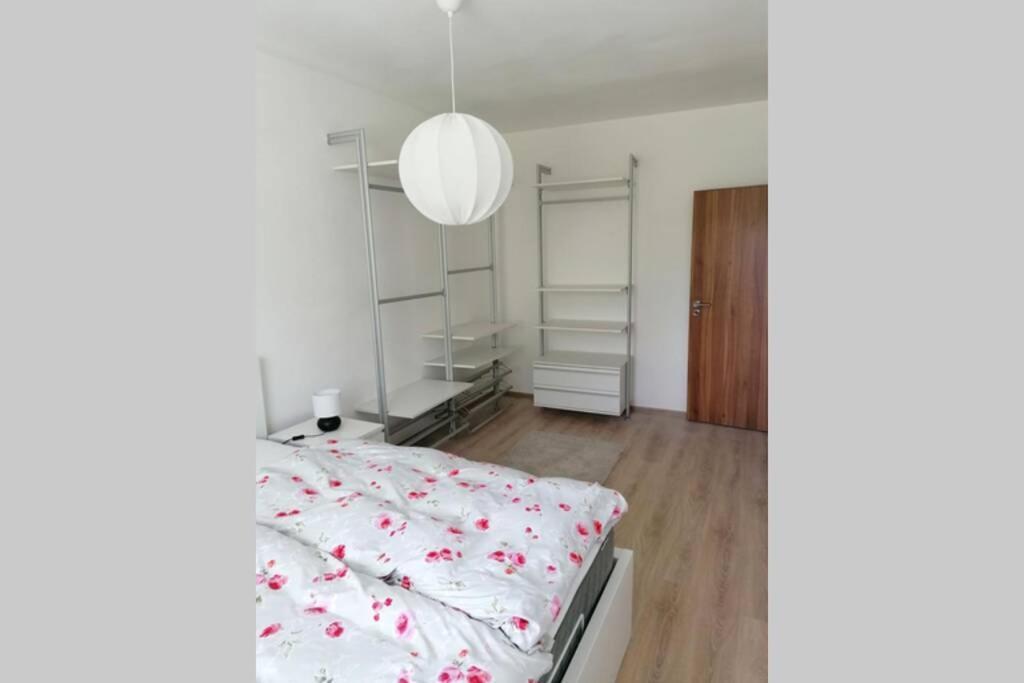 Apartman Blizko Hlavnej Stanice A Centra Mesta バルデヨフ エクステリア 写真