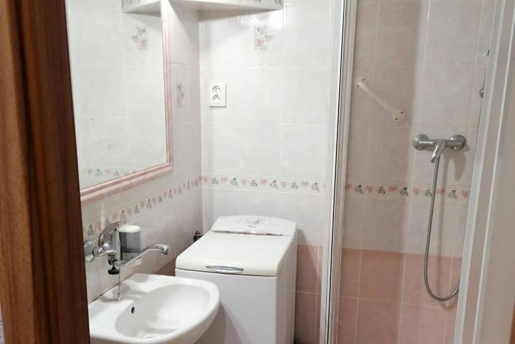 Apartman Blizko Hlavnej Stanice A Centra Mesta バルデヨフ エクステリア 写真